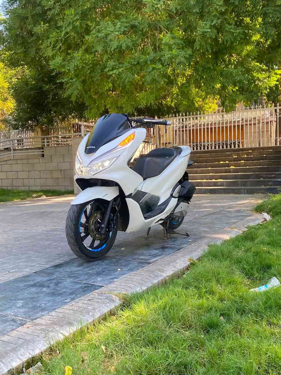 جيل 3كورية كفالة عامة اوراق منفيس جاهزة من كلشي  ترايهة للشمال ابيعلك من باب البيت برغي ممفتوح بيه كل كهربائيات شغالة كل حساسات شغالة تدفئة يدات شغالة ماشية 52 دراجة بالكارتون شرط شلعة ومعدل طيران 
مكاني بغداد فلكة حي نصر السعر 1900وبيها مجال للشراي 
***********
