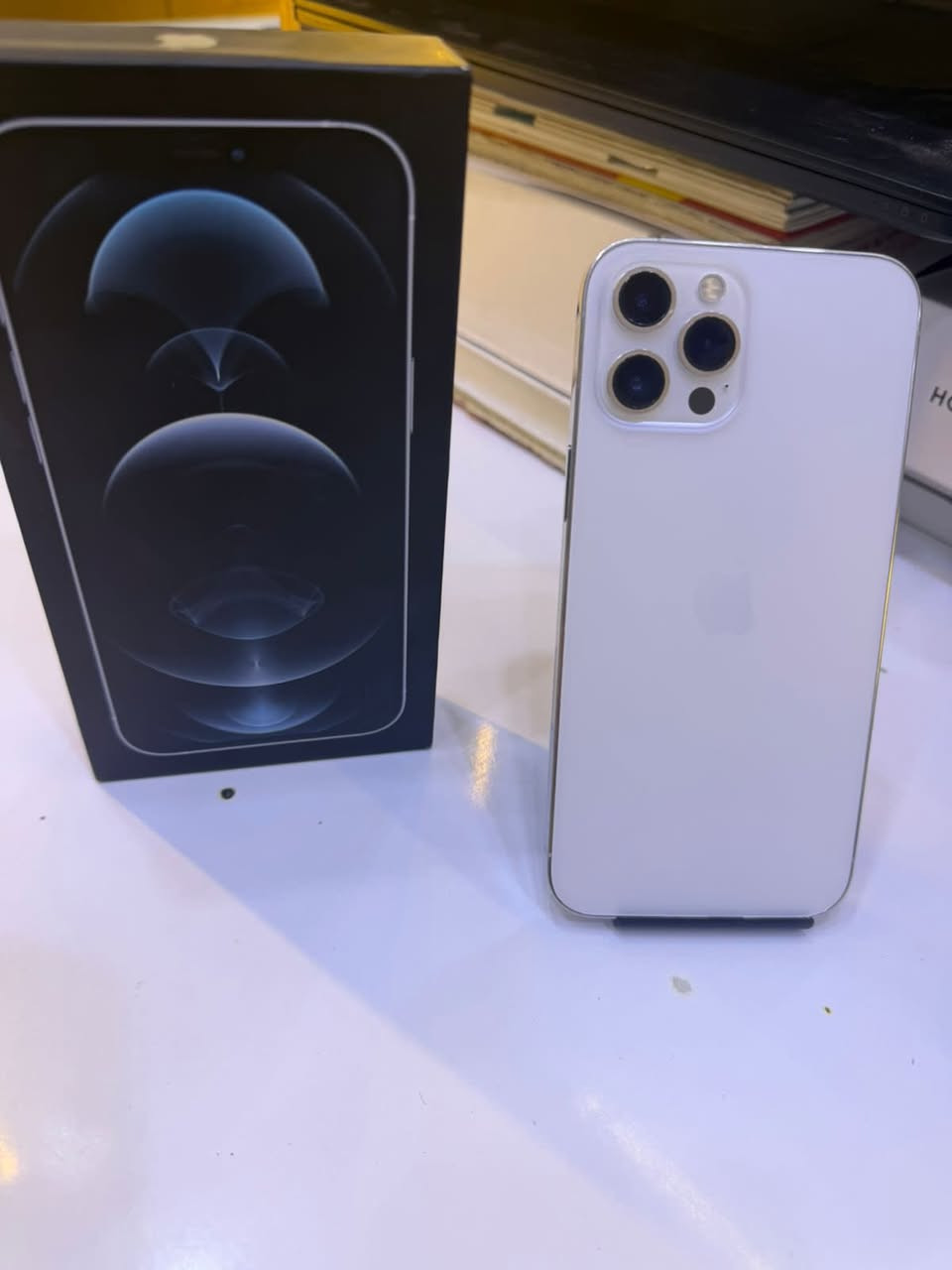 سلام عليكم 
12برو ماكس جديد بالكارتون لامفتوح ولا معله 
ذاكرة256. بطاريه 96 بلاديه 
السعر 550
التواصل***********
المكان الديوانيه خلف المعهد الفني
