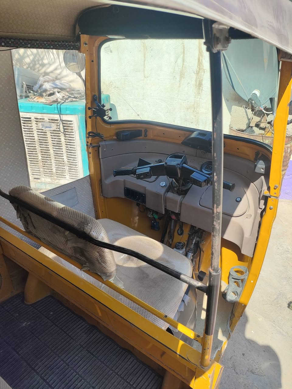 تكتك موديل 20 للبيع 
مكينة تجفيت جديد ما صارلة شهر لا تنقيص ولا تبخيركلجات اليوم بدلتهن ما مصبوغة ولا معمرة بس الدوسات قمجيات كلها جديدة بس بيها صوت خرخشة بالصالنصة على السلولي غير هذني اللي ذكرتهن ما بيها بعد وما متعوبة السعر 7 ونص قفل الخاص مفتوح راسلني وتدلل مكاني المعامل


**إذا كنت صاحب هذا الإعلان وتريد حذفه لأي سبب، رجاءا أرسل رسالة إلى الدعم الفني**