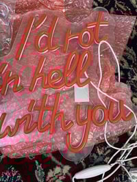 لافتة نيون • كاملة