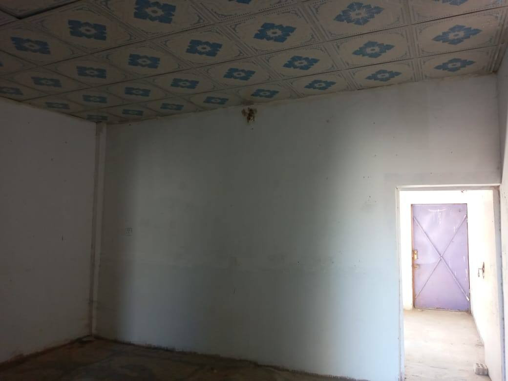 عندی بیت 100متر سعره بلاش والله نضيف وينفع اصحاب دخل المحدود طابو زراعی سند ٢٥ مع اقرار
محکمه سعره 30 ملیون البناء بلوك اعکاده بیت متواضع الي يريده للزيارات مجهزه من كهرباء وماء وكيزر ويحتوي غرفه وصاله ومطبخ وحمام وساحه اماميه للبيت موقع البيت على طريق كربلاء_طويريج بالقرب من سيطره البراهيميه منطقه شكريه وتدخل فرع مشي عشر دقائق من شارع للبيوت يبعد عن الامام 8 كيلومتر
 للتواصل (مهدي _***********) كربلاء, العراق
