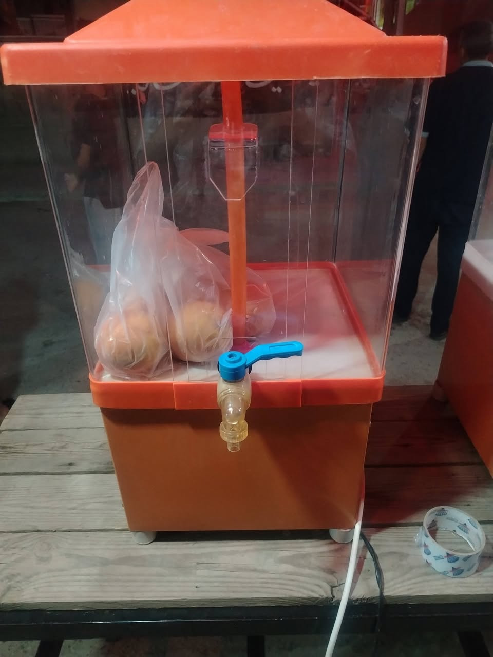 للبيع شيش واحواض شرابت وعصائر عدد 4 ثلاث مستعملات فقط 4 أيام مثل ما موضح بالصورة نظافة 99٪ و1 جديد ممستخدم سعر الواحد 55الف مكاني بغداد للاتصال والاستفسار ***********

