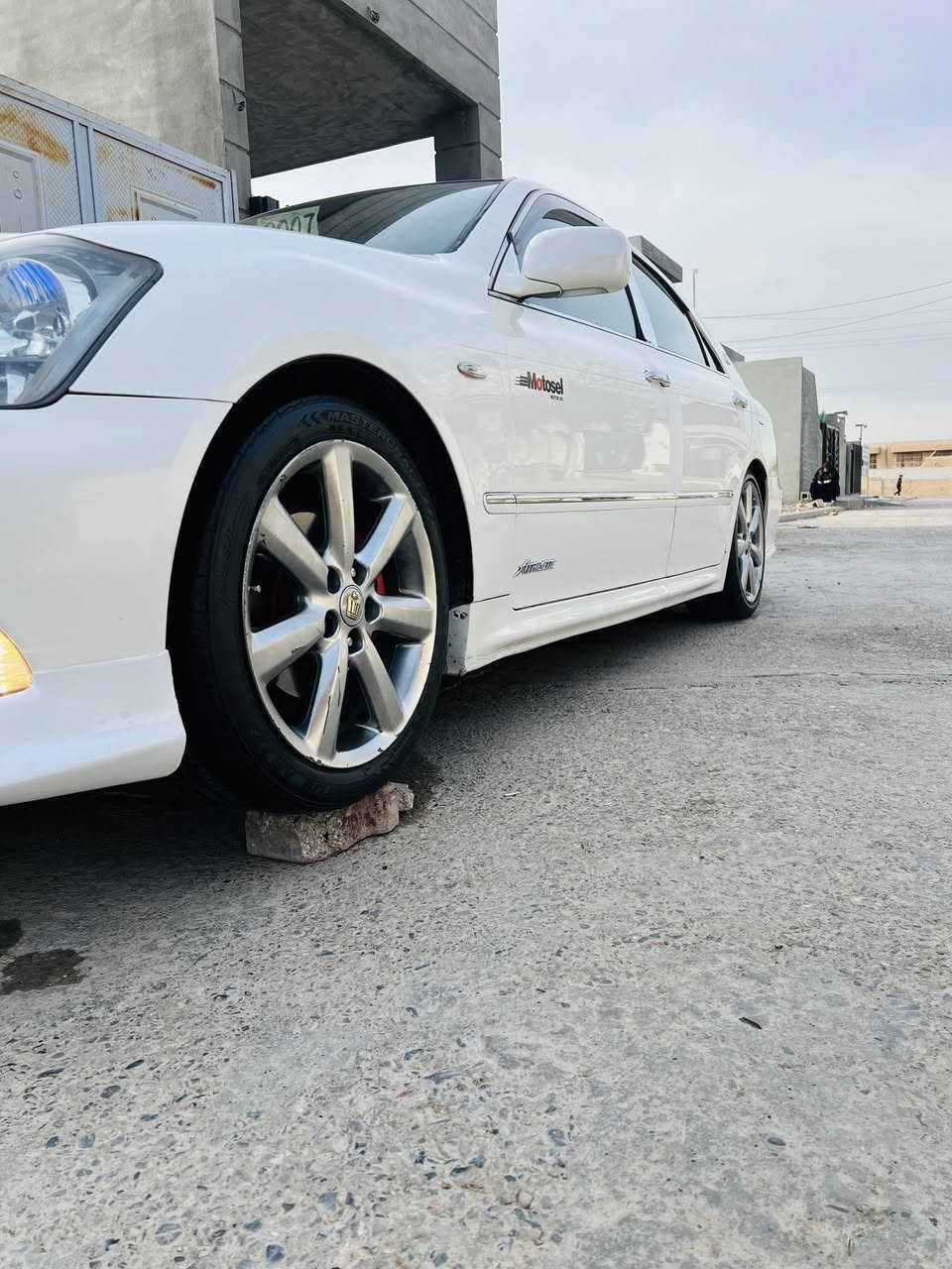 شاهینە براوە براوە  ٢٠٠٧ گەورە بەبچوک١٨٠ لۆک ئەونەی ساخی جوانە سەیارەکە کۆدە کۆدە
بی دەحمو لیدراو بی چالو شوخت کەڤەرو شانسیو داروبەرد بەشەرت  لۆکە 
مواسەفات ٣دوگمەی  کوشن کارەبا لایتناو چە کویر پینج بەسمە  شاشەو کامیرا بەسمە رەساسی فۆرمیگا سور سوکان حەیزەران ١١٦کم رۆیە سفرە سەیارەکە  سەقفی شوشەیە  چوارتایەوویلی دینگە  سەیارەکە کامل مەسرەفە  بەشەر ت مشتەریت تیلکە جواوبی کۆمینت نادەمەوە ***********
