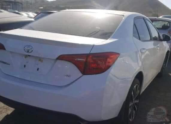 🏁 تويوتا كورولا 2018 SE .. الرياضية وبسعر مناسب 🏁
السيارة للي يدور نظافة وشكل هجومي ومواصفات كاملة.
رقم بغداد
 * المحرك: 1800cc (محرك الكورولا الشهير بالاقتصادية والتحمل).
 * اللون: أبيض لؤلؤي يلمع.

 * لايتات عدسة (Zinon) مع لدات نهارية أصلية.
 * الويل: ويل كب حجم 17 مغلّق (الرياضي الأصلي).
 تجنن.
 * التحكم: شفتات خلف الستيرن (تبديل سرعات رياضي)، تحكمات ستيرن كاملة جهتين.

 * رادار: نظام الرادار الأمامي للحماية من التصادم.
 * المسار: نظام التنبيه عند الخروج عن المسار.
 * السرعة: كروز كونترول (مثبت سرعة) ذكي.
 * الكاميرا: كاميرا خلفية بلادية واضحة جداً.

 * السيارة وارد أمريكي، ضررها جداً بسيط (طرف البنيد والجامرلغ فقط) مثل ما موضح بالصور.
 * بدون إيرباج (إيرباجات سليمة)، بدون لغد، بدون شاصي.
 * السيارة جاهزة من "البرغي للبرغي"، تشغل وتوكل بالله.

📍 المكان: [ديالى بعقوبه].
📞 للاتصال: [***********].
