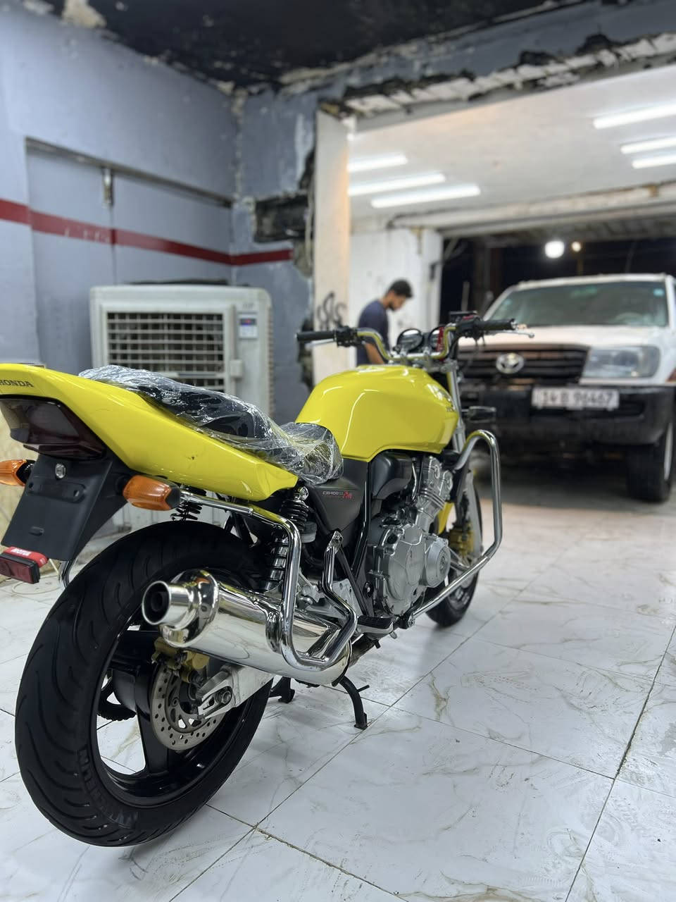 السلام عليكم اللهم صلي على محمد وال محمد CB400   نوزل جيل ثاني  بحاله الوكاله رمبه نضافه 100بل 100 ماشيه 26الف دراجه كفاله من زلغ دراجه كله بانزين محسن الدهن مؤتل وكاله مانقصه برغي وبلعافيه الي ياخذه مكاني ميسان العماره السعر خاص او تصال ع الرقم ***********
