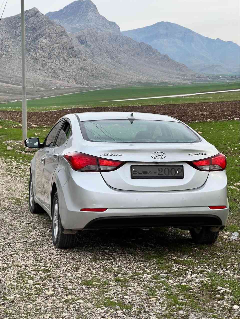 هۆندا ئەلێنترا مۆدیل 2016
سەیارەکە بڕاوەیە فولە بەس سلایت نییە 
بێ دەعموو لێدراو
 مەکینە 16 
سەقف حیزامە بەس سەقفی بۆیاخ نییە
دەبڵ گێڕە (عادی + ئۆتۆماتیک)
ئاوێنە شەفت و کارەبایی
حاسە پێش و دوایە
ئیکۆ + تڕاکشن (دژە خلیسک)
سوکان ڤۆلیۆم + سوکان هیتەر
تەحەکوماتی سوکانی هەمووی ئیش دەکات
تەبرید سارد و گەرم نیزام سپلیتە
تەبرید مەرکەزییە 
بیلاد ئایپادە + کامیرەیە
کوشن جڵد و هیتەرە
122 هەزاری حەقیقی ڕۆیشتوە
سەیارەکە بێ عەیب و عارە
هەموو گیانی بەشەرتە 
 سعریشی 58گەڵا و معامەلەیەکی کەم 
موشتەری تەلەفۆنکە جوابی نامە نادەمەوە
لەگەڵ ڕێزدا…!
ژ.م خاوەنی//*********** رانية, السليمانية
