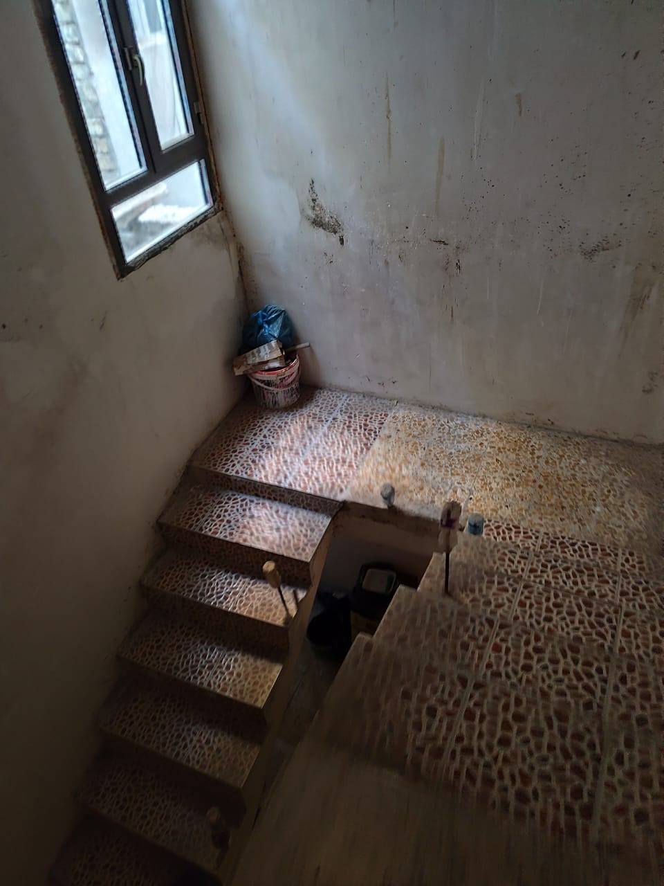 دار ١٨٠ زراعي طابقين للبيع
في منطقة حي تونس افاق شارع شهاب 
صالة ومطبخ وحمام وغرفة نوم واحده بالطابق الأرضي 
غرفتين نوم وحمام وحولي بالطابق الثاني 
وسطحين 
السعر  ٢٦٠ مليون
للإستفسار الاتصال على الأرقام 
***********
***********
او مراجعة مكتب العبيدي للوساطة العقارية قرب مدرسة فهمي سعيد
