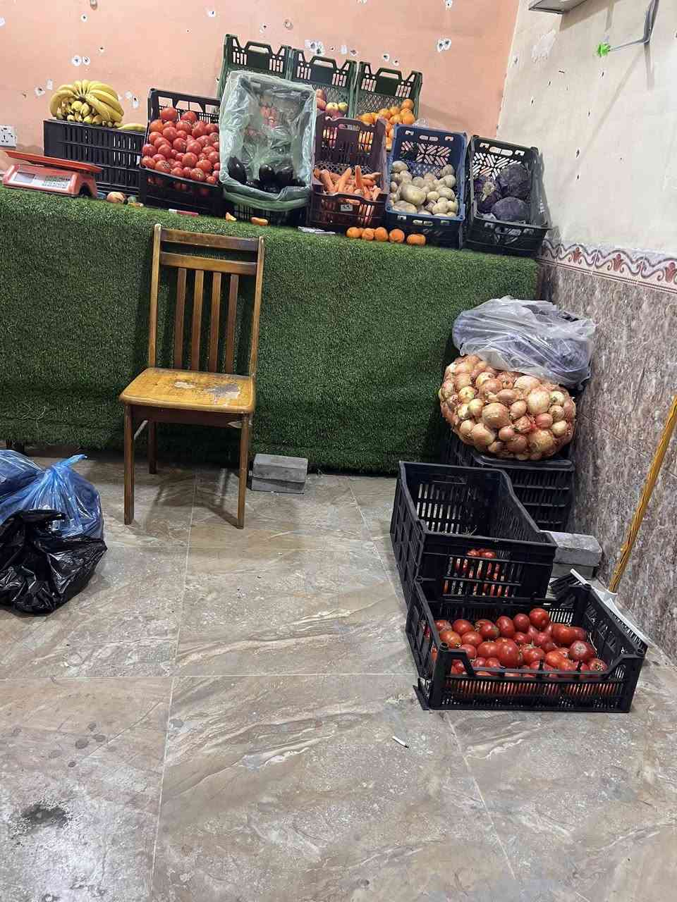 محل. خضروات للبيع مكانه شهداء قرب مطعمً موسى الكاضم *********** خابرني وتشلع أعيوني للعلم المحل يمشي بس مامتفرغله
