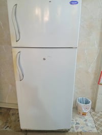 ثلاجة عمودية • مستعملة • تبريد وتجميد