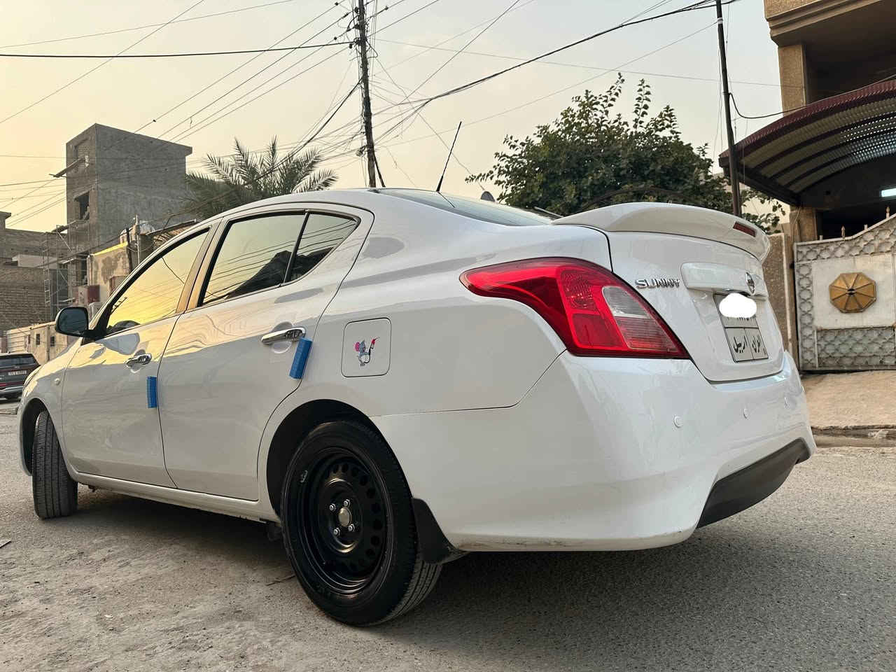 السلام عليكم 
 نيسان سني 2022 
هندي اصلي ابو البليته الزركه 
جديدة جدا ماشية 40 👉 
................
السياره مكفوله من الضربه 
 بعده كلها على وضع الشركه كلشي ما مبدل بيه وحتى كتلوكاتها موجودة كاعيات الشركة والكبات ما مشدودات والسبير ما نازل 
................. 
تبريد تدفئه كله شغال وبلادي 
صدر امامي خلفي 100/100 تخم تايرات جدد 
كشناتها البلادية جديدة واني مسويلها دوشمة للمحافظة عليها 
السياره جاهزه وبدون مصرف 
والمواصفات مال السني المعروفة 
سبايدر تحكمات ستيرن شاشه حساسات خلفيه وبلوجكترات بلادي مانع تزحلق حساسات ضغط التايرات تحكم مري كهرباء وغيرها
الرقم اربيل تريد تحويل تريد وكالة 
رايدها بـــ 123 وبيه مجال
مكاني بغداد للاستفسار اكثر اتصل 
*********** بغداد, العراق
