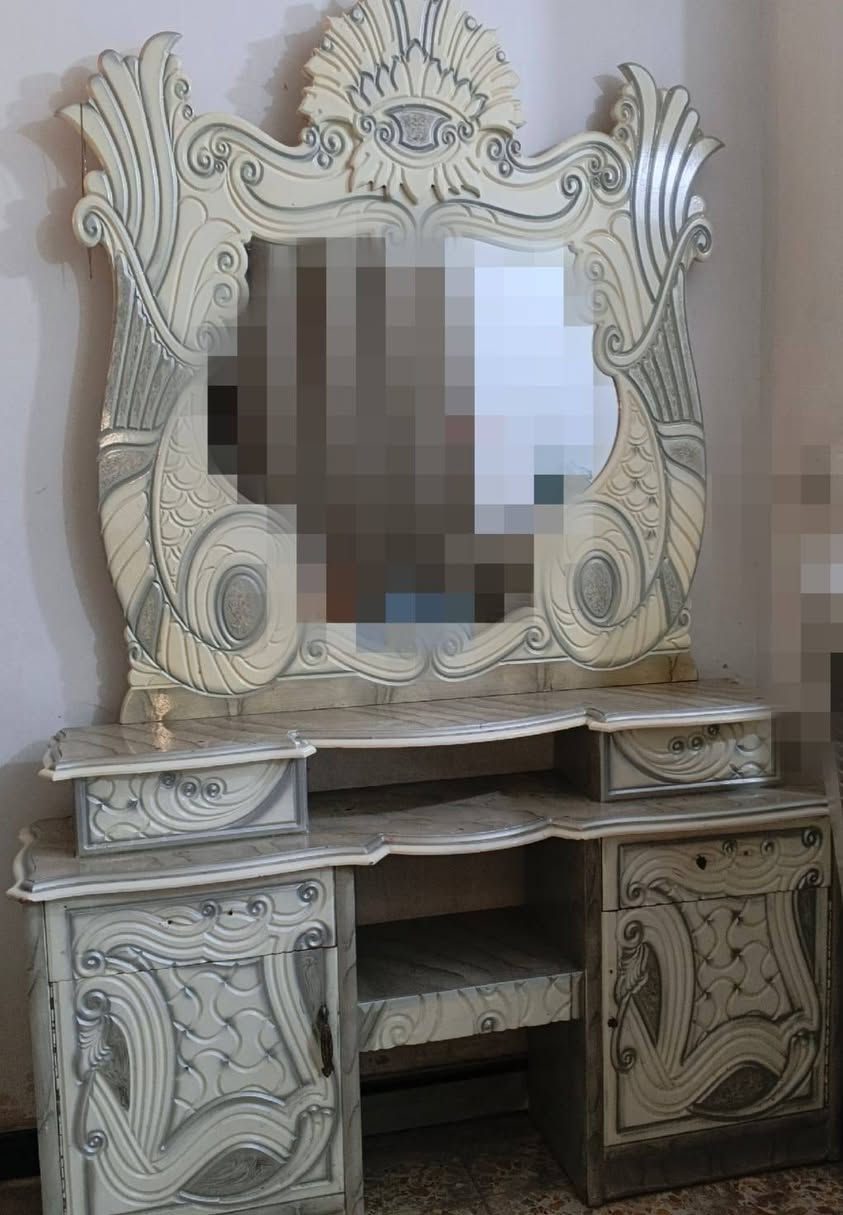 السلام عليكم غرفة عراقي مستعمل للبيع الداخل نضيف السعر 750 وبيها مجال الاستفسار ***********
