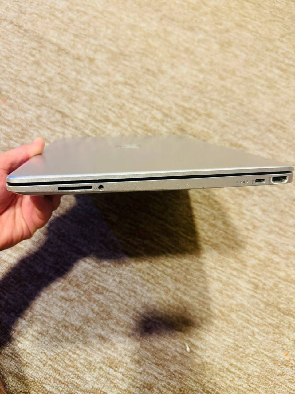 حاسبة hp
شاشة حجم 15.6 ( لمس)  
رام 8 
هارد 512 ssd 
السعر 300 الف 
*********** 
المكان / القرنة
