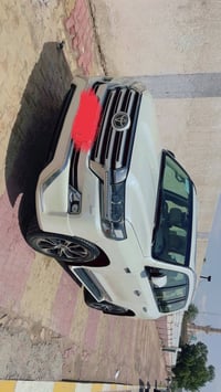 لاندكروز ٢٠١٧ وايت ادشن مكفوله ٦ سلندر رقم شمالي باسمي سياره نظيفه كول...