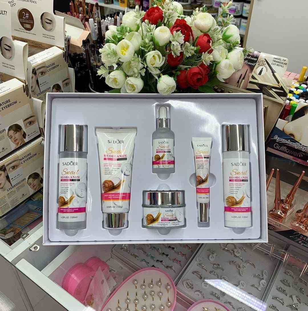 ✨ مجموعة الحلزون الأصلية من SADOER ✨
دللي بشرتج بأقوى عناية متكاملة حتى تحصلي على بشرة صافية ومشرقة 😍  

💧 الفوائد:  
✔️ ترطيب عميق يدوم طول اليوم  
✔️ توحيد لون البشرة وتفتيحها 🤍  
✔️ تقليل الخطوط الدقيقة والتجاعيد  
✔️ يمنح البشرة نعومة ولمعان طبيعي  
📦 المجموعة الكاملة تحتوي على:  
غسول + تونر + سيروم + كريم + لوشن + كريم عين  
🌸 مناسبة لكل أنواع البشرة  
🌸 مثالية للاستخدام اليومي  
✨ خلي بشرتج تلمع وتستعيد شبابها

سعر خاص


**إذا كنت صاحب هذا الإعلان وتريد حذفه لأي سبب، رجاءا أرسل رسالة إلى الدعم الفني**
