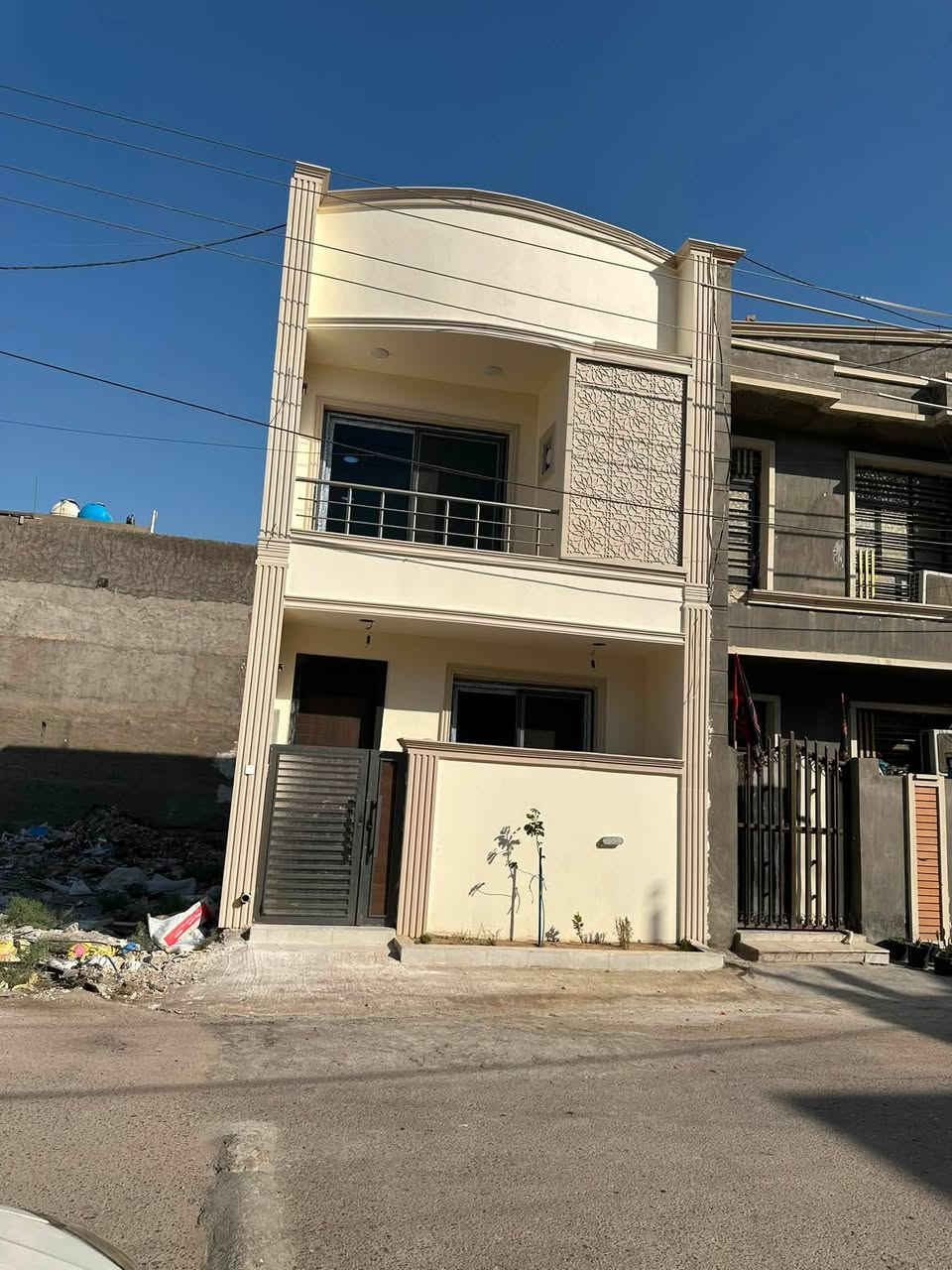 بيت 🏠 50م طابقين. #للبيع
يحتوي علئ 2غرف 

صحيات 2

مطبخ +صاله. 

طابو زرعي سند 25✅. 

📍البوعيثة. مجمع العيثاوي شارع10متر 

للاستفسار ***********
