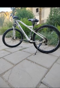 بايسكل جبلي حجم 26 متروك اوزان ثقيله محتاج تاير امامي وبريكات وكير الس...