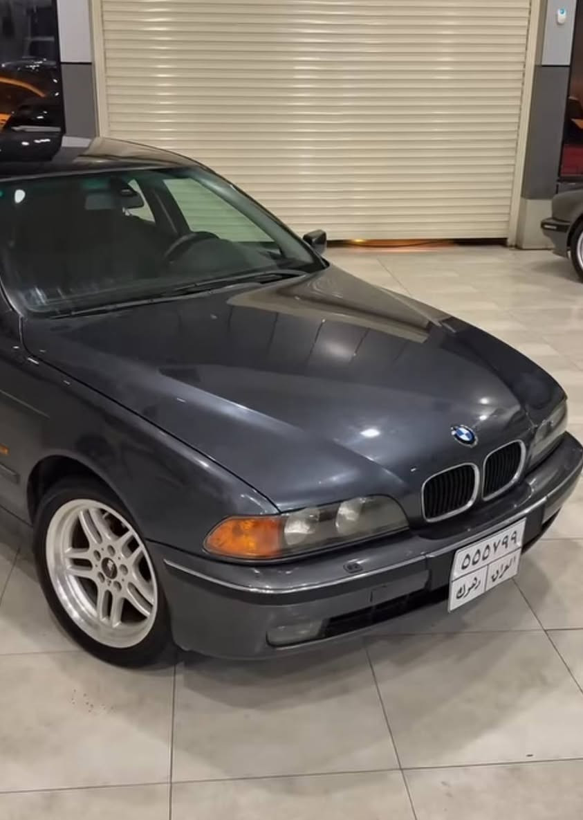 للبيع BMW E39 1997
الموديل: E39 1997
حجم المحرك: 528
الهيكل: 3 قطع، سقف شوي مكحل، مخلي عليه لصقة سودا، اللون نفطي
الإطارات: ويلاتها جديدة جداً
الداخلية: كشن تبريد وتدفئة
الشاشة والكاميرا: شاشة كبيرة وياها كاميرا خلفية
المفاتيح: 2 سويج
المكان: دهوك
القير: اوتوماتيك 5 سرعات
المواصفات الأصلية:
ABS و Airbags
تحكم بالمكيف (A/C) إلكتروني
نوافذ كهربائية
نظام صوت أصلي
تحكم بالكراسي كهربائياً
السعر 
85 
محال قليل دهوك, العراق


**إذا كنت صاحب هذا الإعلان وتريد حذفه لأي سبب، رجاءا أرسل رسالة إلى الدعم الفني**