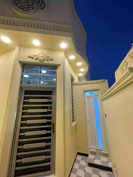 اسعد الله اوقتكم بكل خير احبتي
*********** 

دارين  واحد  بصف الثاني سكن للبيع مساحه كل دار 100 متر 

تريد واحد تريد 2 

سعر الدار الواحد 65 مليون بي مجال شراي 

طابو زراعي عراقي سند 25 وكاله ونسخه من طابو بسم المشتري 

يتكون كل دار من غرف نوم عدد 2 هول ديوان مطبخ 

 صحيات دخلي خارجي طارمه حلو مرتبه 

بناء حديث

درجه اولى 
صبق جوتن ضمان 12 سنه 

جميع الخدمات ماي كهرباء شارع 10 متر تبليط باب الدار مباشر 

اناره علاه طول الشارع 

عنوان ابو الخصيب محيله طريق الوصطي 

يبعدا مسافه 300 متر عن طريق الوصطي

منطقه روعه 

للعلم فارقات جاهزات للسكن تستلم بيتك عند المكتبة مباشر 

تصل وتدلل ***********
