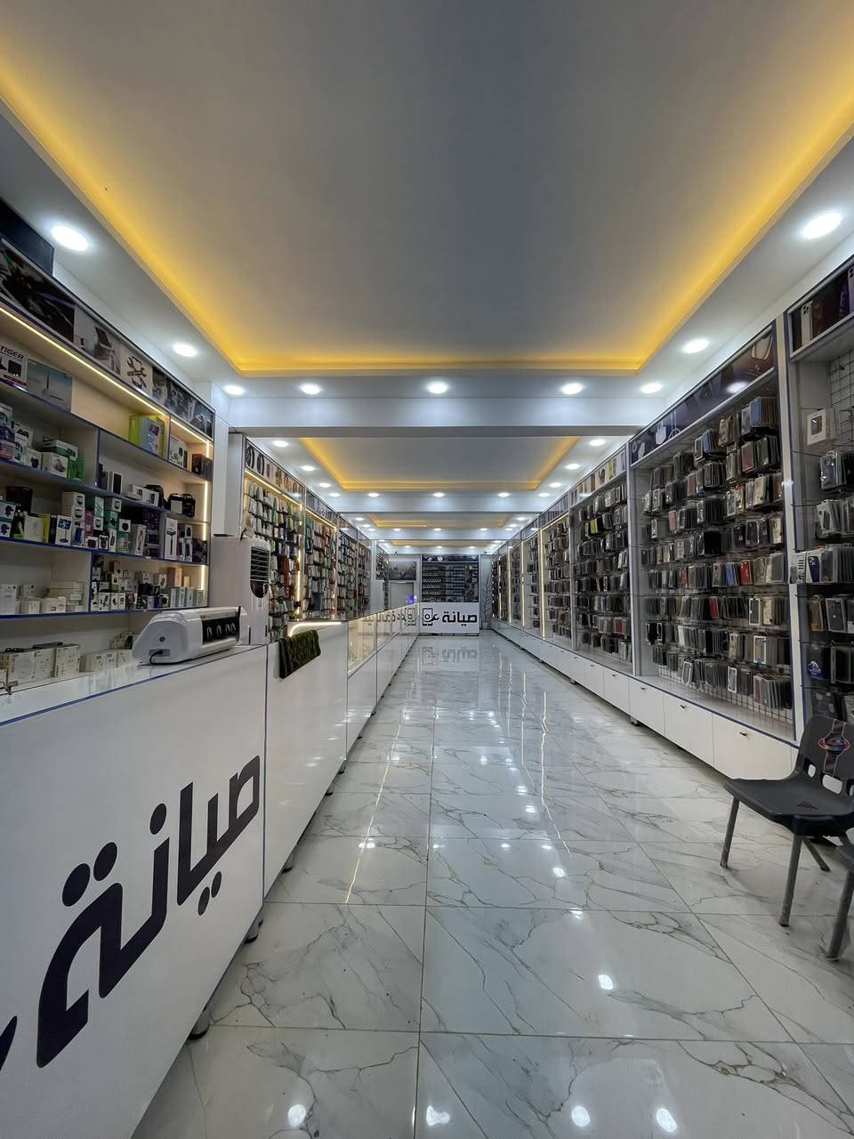 يعلن مركز القادسية للموبايل للبيع وذلك للانتقال إلى موقع آخر 
للبيع بجميع محتوياته او فقط 
ديكور المركز باكمله 
سبالات عدد 2 كنتوري 
وجام خانه 
والكاميرات  
وأجهزه الصيانه 
ومزود بنظام كهربائي عالي الجوده 
وشاشات بلازما 
ملاحظة يحتوي المركز على ثلاث طوابق 
مكان الموقع القادسية مقابل مول سامراء 
للاستفسار الاتصال 
***********
