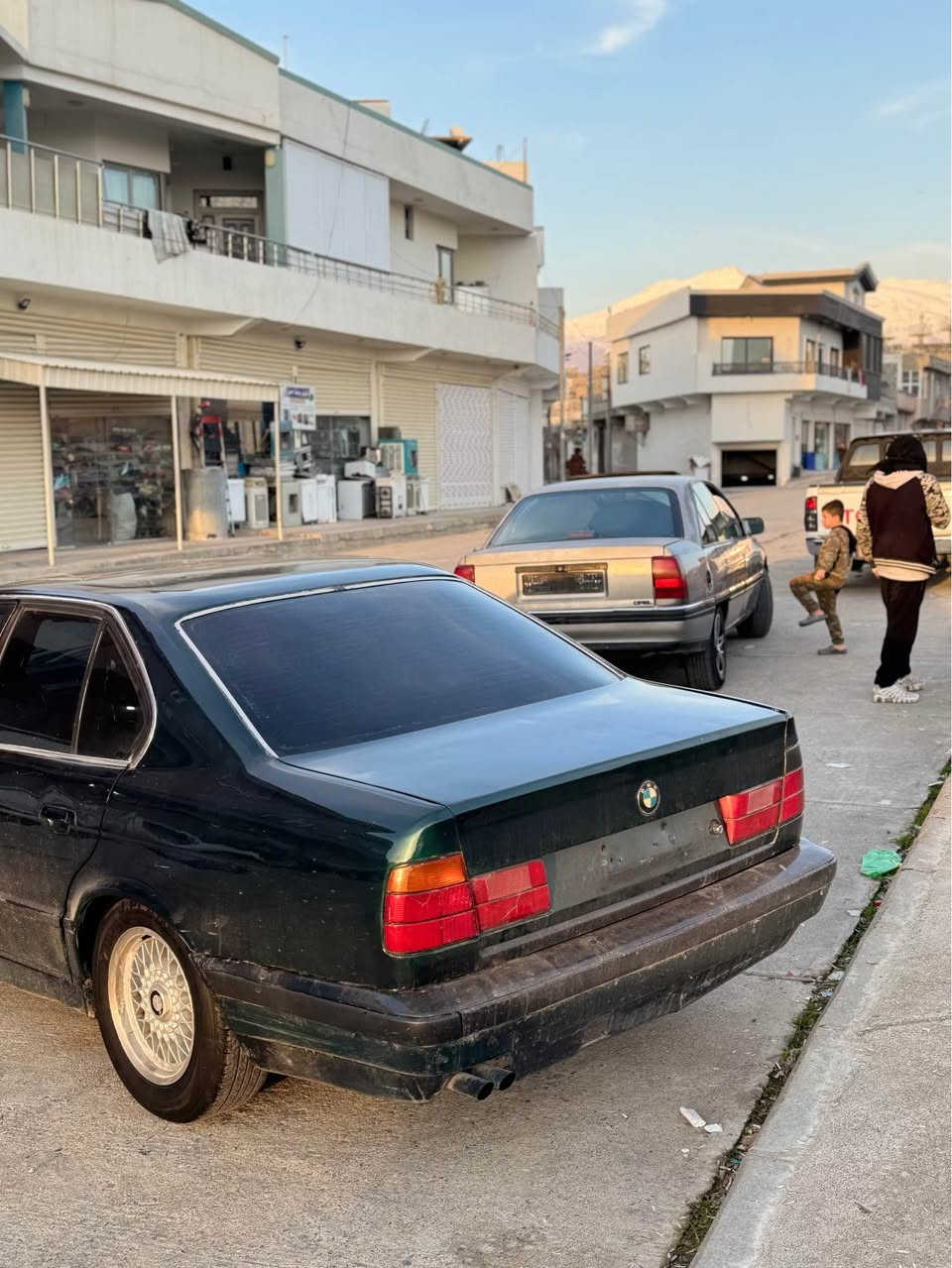 سەرەتا بەناوی خوا 
علوج هیچی لەگەڵ نیە ماڵی مەدەنیو موسوبراوە بەشەرت
٦ کەلە 
سڵاید 
کوشن جڵت 
گەرمیو شتی مەزبوتە 
یەک چەملەخی دواوەی ٥ پەڵە دەعدیلە دەنا دەعم نیە
مەکینە کەپس گێر عادی 
کارەبایەتی هەمو ئشدەکا 
مەسرەفی نیە زۆر بێکێسەو تندوتۆڵو نەرمە 
مەکینەو گێر ئەکسل بەشەرت  
سەعری ٢٥ گەڵاو تۆزێک مەعەمەلە 
موشتەری نی نامە مەنێرە 
شوێن قەڵادزێ
*********** بشدار, السليمانية
