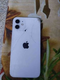 آيفون ١٢عادي ذاكره ١٢٨ مبدل بس بطاريه اصليه باقي كله عل وضع شركه  كله ...