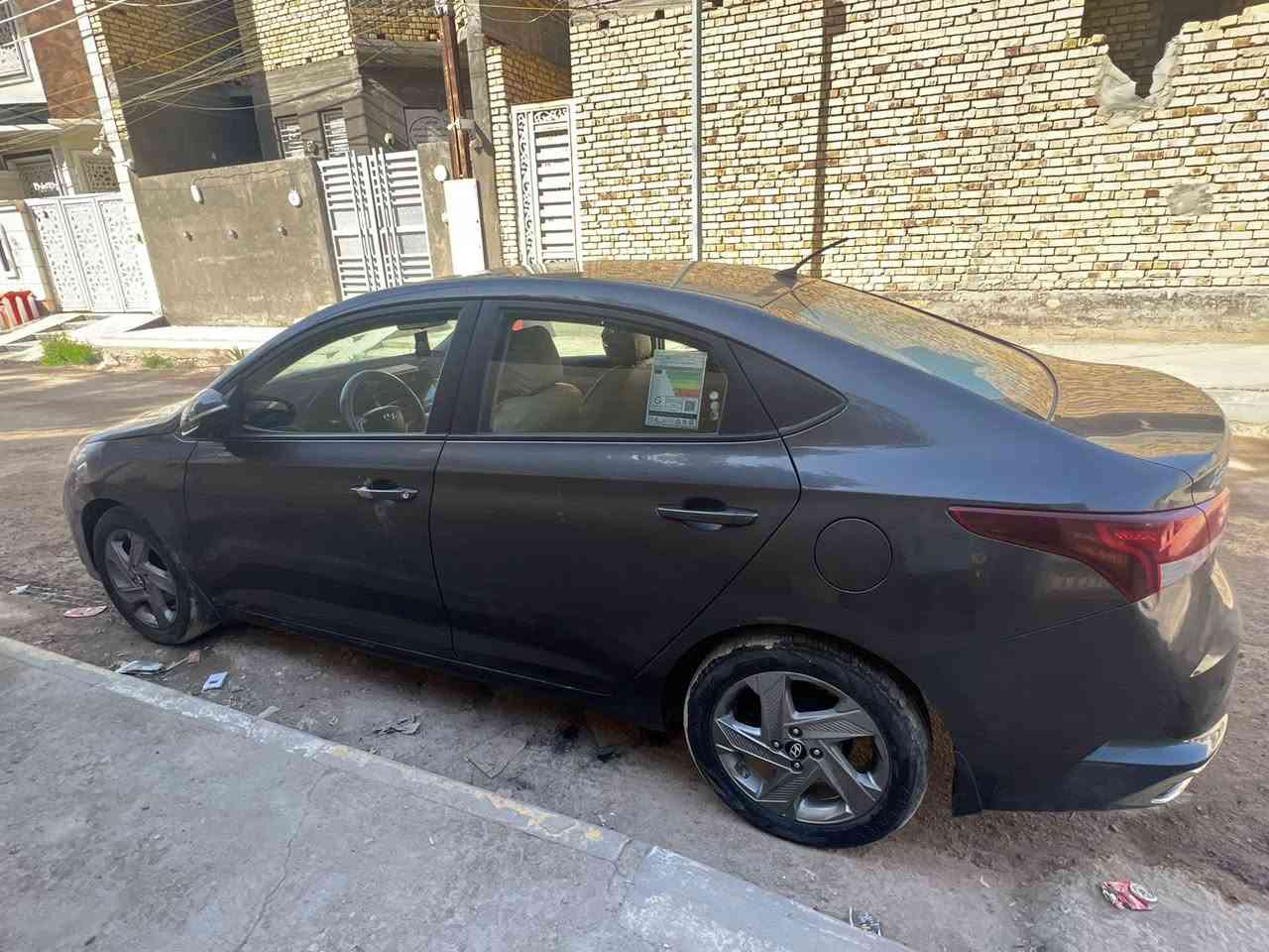 سلام عليكم ورحمة الله هونداي اكسنت موديل 2022 وارد خليجي كويتي رقم ذي قار سياره جديده وجاهزه ماشه ( 70 ) الف سياره مكفوله عده مقدمت البنيد تجميل فقط الباقي كفاله محرك 1600 دوش مواصفات حلوه 
1 ويل كب 5 قطع 
2 مري شفط + شاره 
3 شاشه كامره 
العنوان الناصريه المركز الشموخ قرب مجمع تينه موبايل *********** السعر 118 وبي مجال
