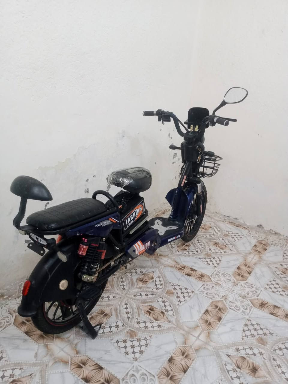 سلام عليكم بايسكل شحن مديل2025 مستعمل قليل للبيع سعر350وبيه مجال قليل المكان الشطره الرقم ***********وبخدمة الشراي
