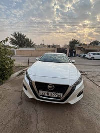 نيسان التيما 2019 كلين مكفوله من الضرر بيها رصعتين اثر استخدام  ماشي 5...