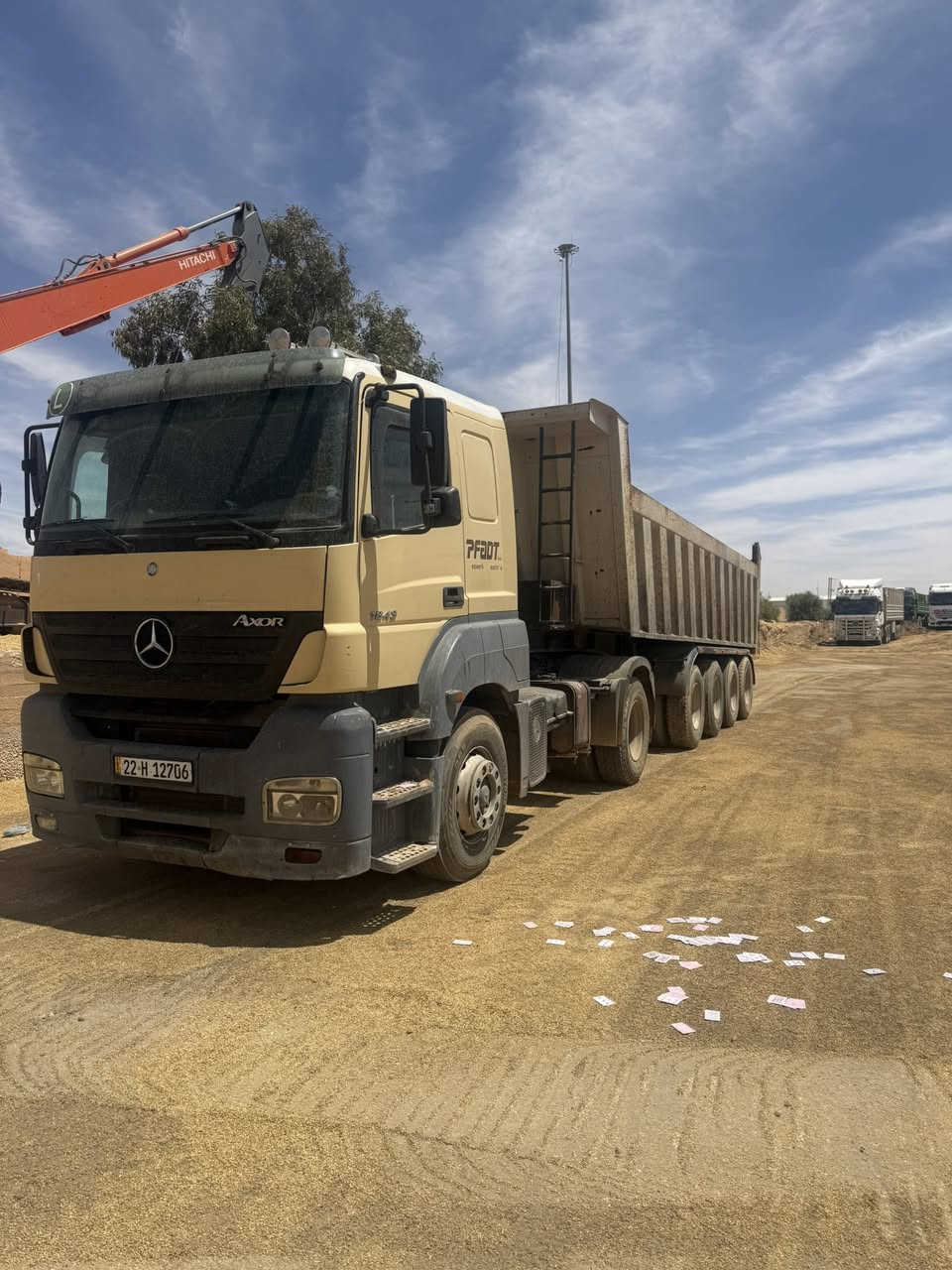 للبيع نساف  اكسور 2006 مربوطه 4محاور هاف ثلاجه سنويه وارقام جديد شرط التحويل السعر 370$ للستفسار ال اتصال عل رقم ***********
