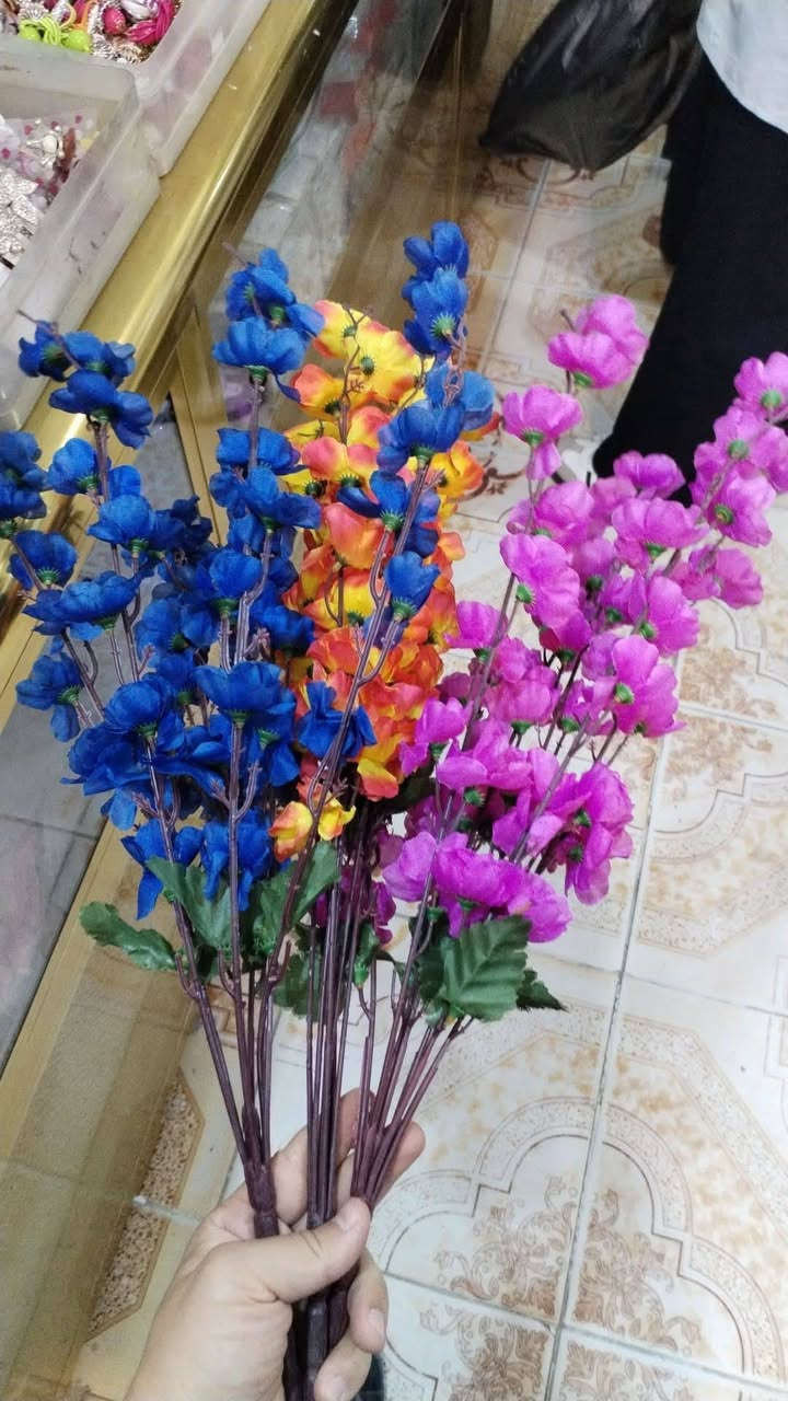 ورد درزن ١٥ الف
يوجد خدمة توصيل لكافة المحافظات
*********** واتساب
