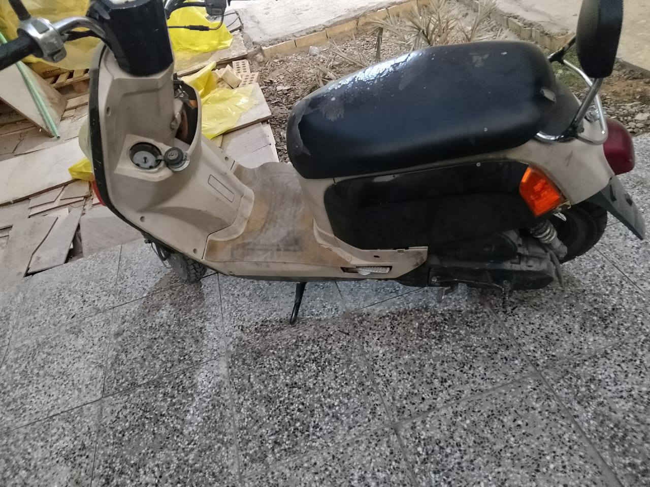 سلام عليكم دراجة للبيع بوليسي حاوية سعر ٥٠٠ بيهة مجال مكان كربلاء  رقمي ***********
