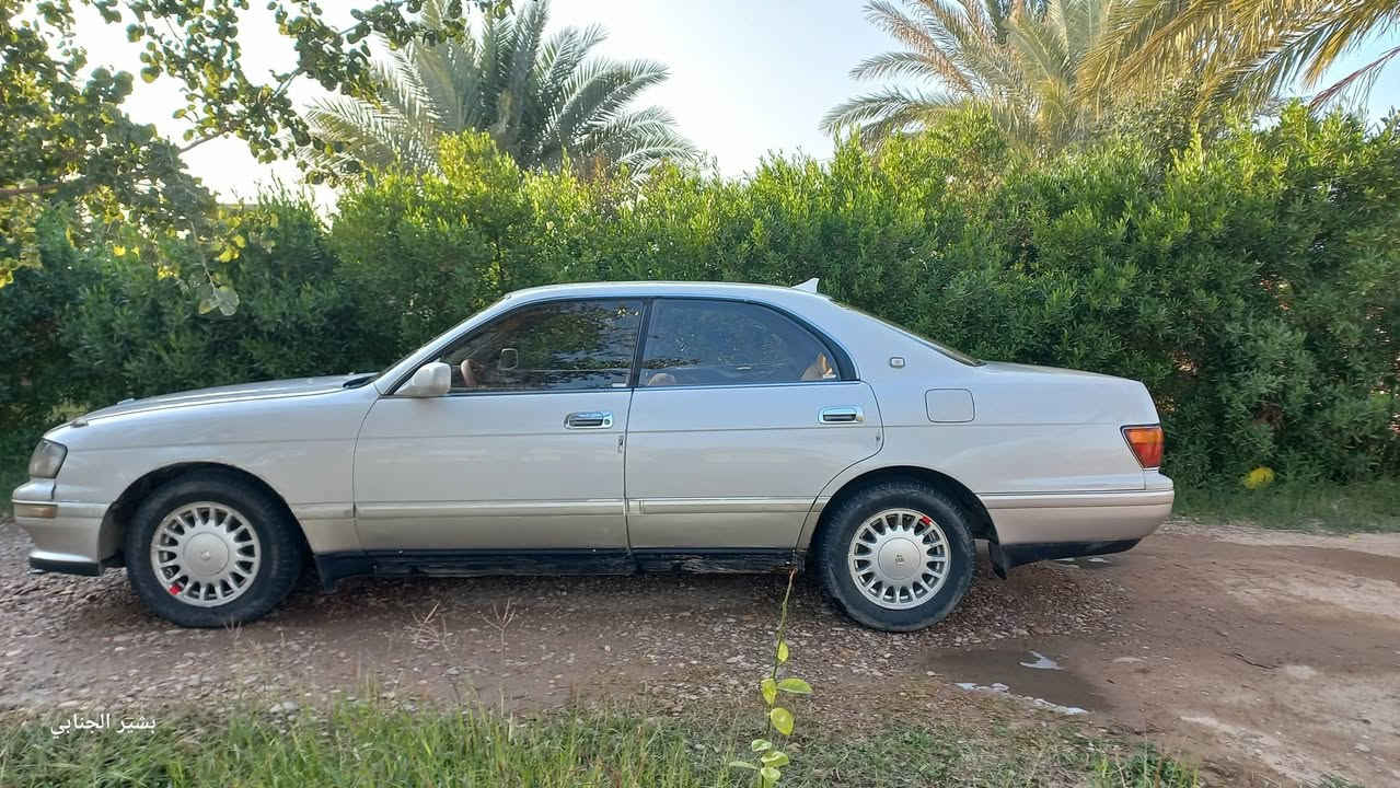 كراون بطة 1995
گير اوتماتيك جديد 
مكفولة من الصبغ 
محرك جديد 
تخم تاير 
كرسي منفصل 

التاجي منشأة النصر

***********
***********
***********
