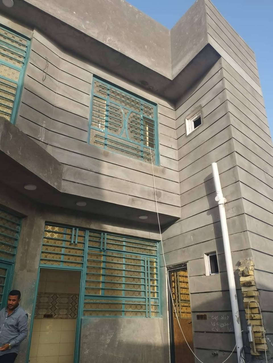 دار للبيع مساحه 170متر طابقين فارغ جاهز للسكن بناء حديث درجه اولى طابو زراعي سند 25 ثلاث غرف نوم صحيات عدد 3 استقبال كلدور مطبخ موقع نهاية شارع الحسينيه بجهه الثانيه شارع لحوم سفينة النجاةا تفاصيل ***********
***********
