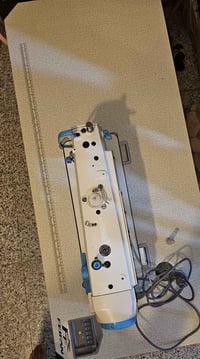 ماكينة صناعية • جديدة • مفتوحة من الكارتون