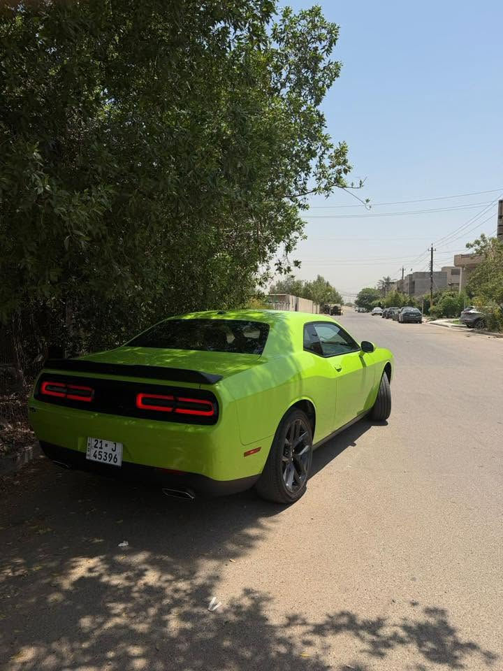 السلام عليكم
جالنجر 2023 sxt 
السعر 230 ورقة 
مكان السيارة بغداد 
رقم  سليمانيه بسمي
بيها جاملغ امامي صفحه سايق وبنيد فقط 
ماشيه 15 الف
كير محرك كله بشرط السياره على وضع الشركة
***********

