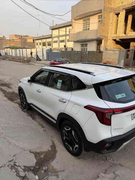 سياره سليتوس بيضة جديده 
ماشيه 12 الف قابل للزياده 
السياره ع ايدي ونظيفه ضربه وحده مابيه 
فول مواصفات عدا بانوراما 
*********** واتساب 
*********** الخاص 
مكاني بغداد حي القاهرة بغداد
