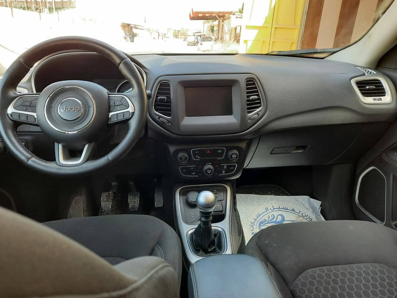 جيب كومباس ٢٠١٩
ماشية ١٨ الف ميل فقط 
رقم بغداد بأسمي 
وضع السيارة موضح بالصور 
صور الحادث بالصور


**إذا كنت صاحب هذا الإعلان وتريد حذفه لأي سبب، رجاءا أرسل رسالة إلى الدعم الفني**