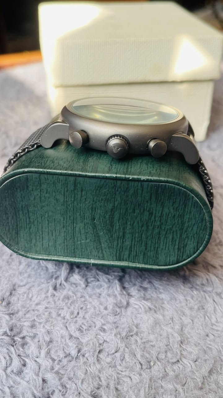 ⌚ ساعة Emporio Armani رجالية أصلية – تصميم أنيق

🔹 الماركة: Emporio Armani
🔹 النوع: كرونوغراف (ساعة مع مؤقت/ستوب ووتش)
🔹 الحركة: كوارتز (بطارية – دقة عالية)
🔹 الحجم: 46 مم (حجم رجالي مناسب)
🔹 الخامة: ستانلس ستيل مقاوم للصدأ
🔹 السوار: شبك معدني (Mesh) مريح وأنيق
🔹 لون الميناء: أسود مع تفاصيل حمراء جذابة
🔹 الزجاج: مقاوم للخدش
السعر 75 الف


**إذا كنت صاحب هذا الإعلان وتريد حذفه لأي سبب، رجاءا أرسل رسالة إلى الدعم الفني**