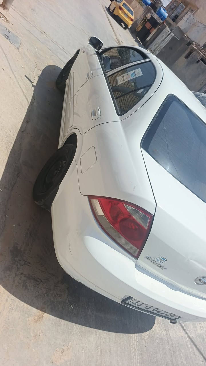 نيسان سني موديل 9 سياره حلوه ونضيفه مكينه وكير وتبريد كفالا بيها بنيد مبدل وچاملغ الامامي مصبوخ والباقي كفالا السعر 92 مكان سياره كوت واسط ***********
