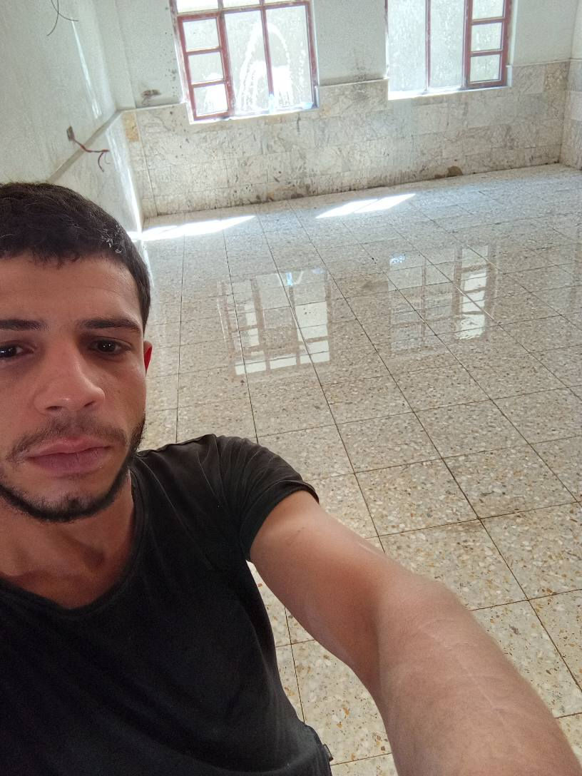 السلام عليك اني خلفه سيراميك جدران ورضيه بايات درج مرمر بورسلين ***********
***********شغل درجة اولى ستلام مهندس
