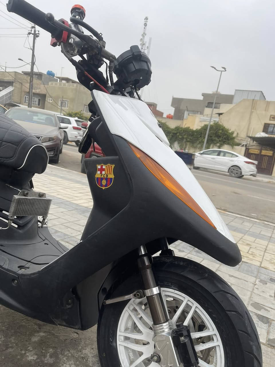 السلام عليكم
دراجه عدله مزوده شغل درجه اوله عل ايدي 
شاصي شغل : علي الياباني
مكينه سكنس 63  
كور TT MARC
كلجات رياضي امامي خلفي اصلي
عنبار ناينسون ويده امامي
سلف رياضي 
ستيرن اصلي 3 قطع
عضمه سكليتر رياضي اصلي
يده بريك خلفي رياضي اصلي
قطره اكسل ودهن رياضي اصلي
ستاند نيكل صفح اصلي
قبق فلاوين اصلي 
صلنصه كاربون اصليه 
كابريتر قفاز 
ويل خلفي عنكبوت اصلي 
سبايدر عمل فايبر 
فج و فلنجه رياضي اصلي
صدر امامي رياضي اصلي
دشبول جبلي بس مشاده
ردايتر كامل اصلي بس تشده
دراجه قويه كلش مكلفتني هواي
وابو المصلحه يعرف الغراض البيهه وكل قطعه بيهه اصليه 
مراوس او بيع 
 السعر 12$ 
***********
مكاني بغداد المنصور
