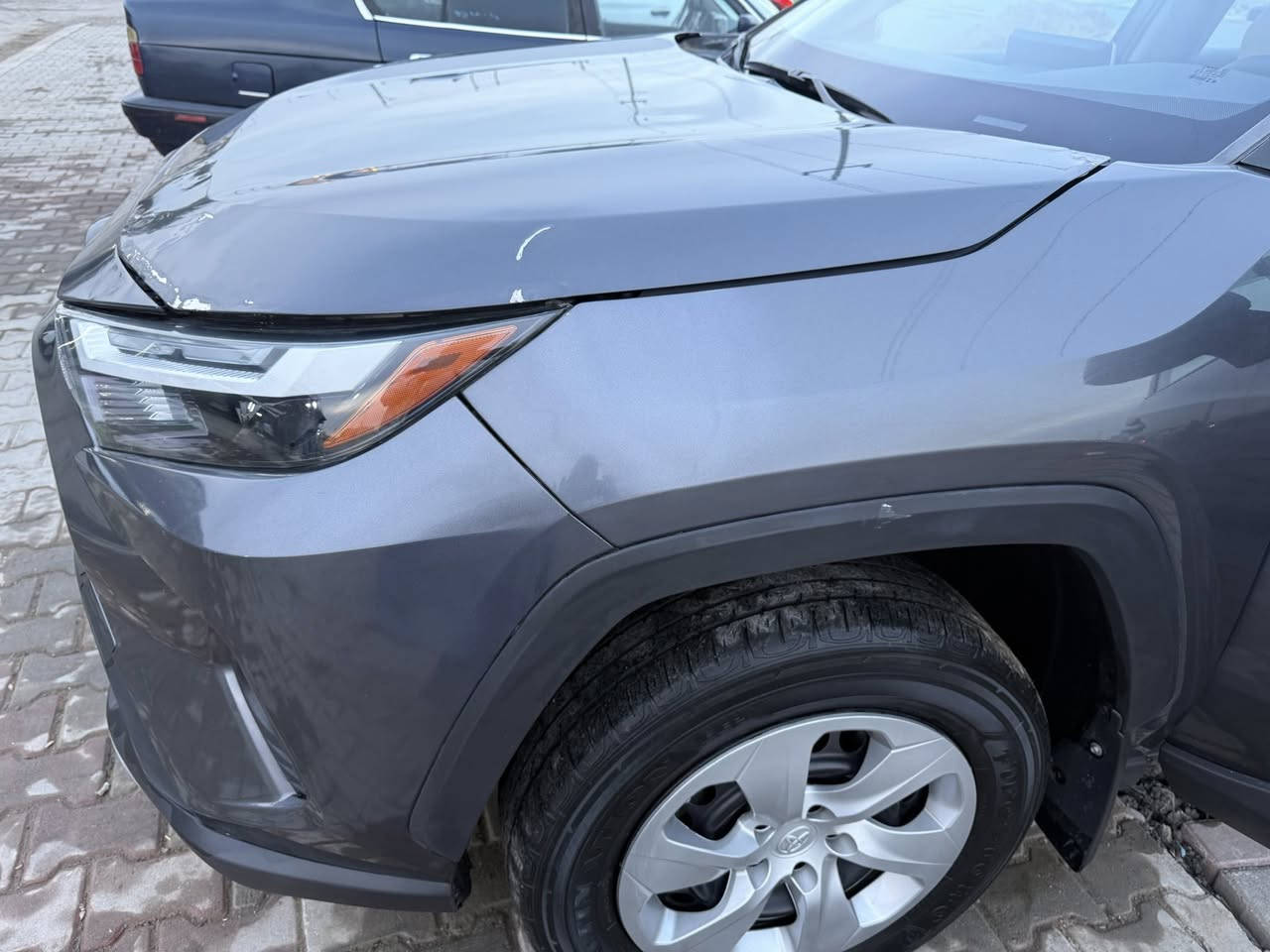 السلام عليكم 
راف فور موديل 2023 LE امريكي حادثها موضح بالصور الباب الخلفي والجاملغ الخلفي والبونيد  مصلحات بارد والايرباكات راجعات سستم شركة وبدون دواخل شرط الفحص 
ماشية 42 الف ميل 
رقم بغداد سنوية لل2030باسمي شرط التحويل مكان السيارة صلاح الدين بيجي 
السعر 225 وبيهة مجال واعتذر عن الاقساط والوعدة
***********
