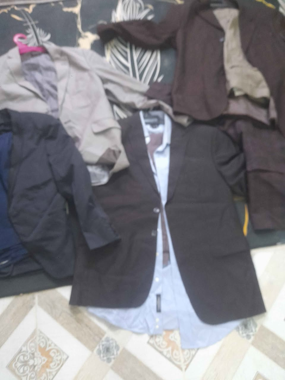 سلام عليكم عندي ستر وبناطير قمصان ظلن شي قليل تصفيه باله سعره الستره الفين القميص الفين البطرون الفين القياس الستره ٥٤ ينباع شلع كلهن تاخذهن لازم مكاني الزعفرانيه يم عمارات سعيده *********** بغداد, العراق
