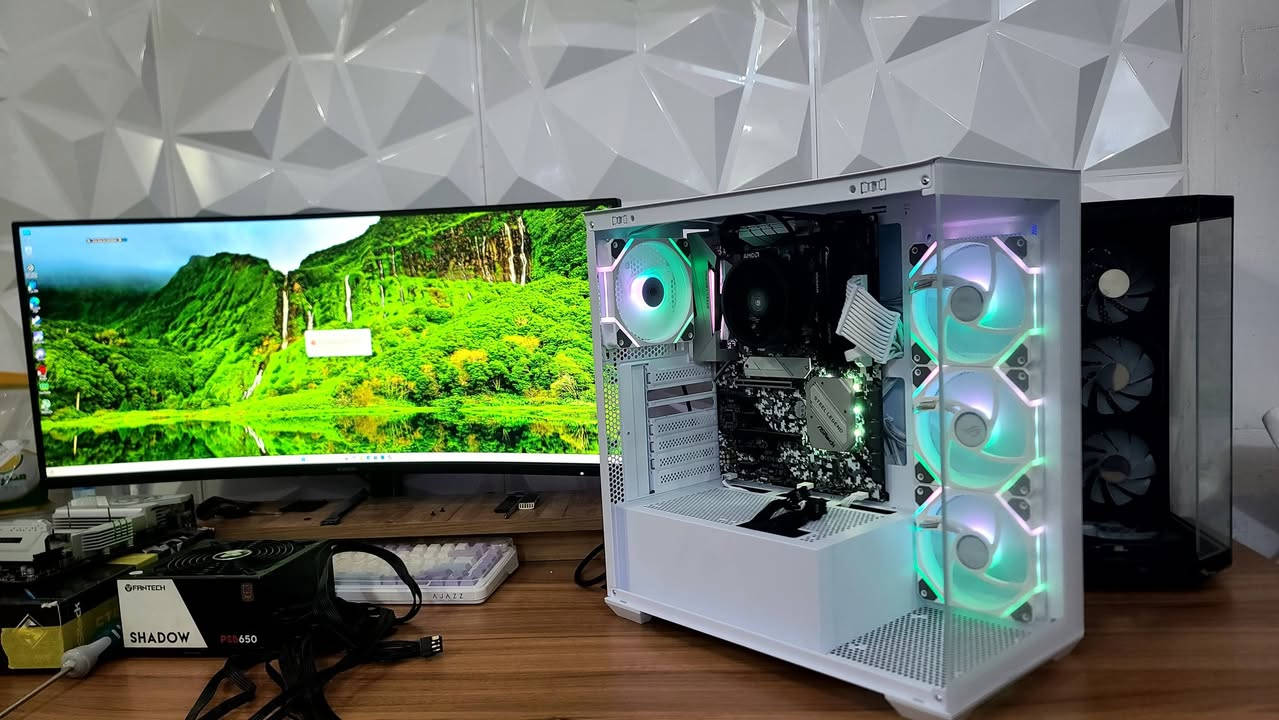 حبايب متوفر تجميعه بدون كارت 
R5 5600g 
B450 steel legend 
Ram 8gb 3200mhz fure
M.2 500gb 
Psu 650w gamdias
Case sama 4fan 
السعر 540 الف شامل توصيل


**إذا كنت صاحب هذا الإعلان وتريد حذفه لأي سبب، رجاءا أرسل رسالة إلى الدعم الفني**