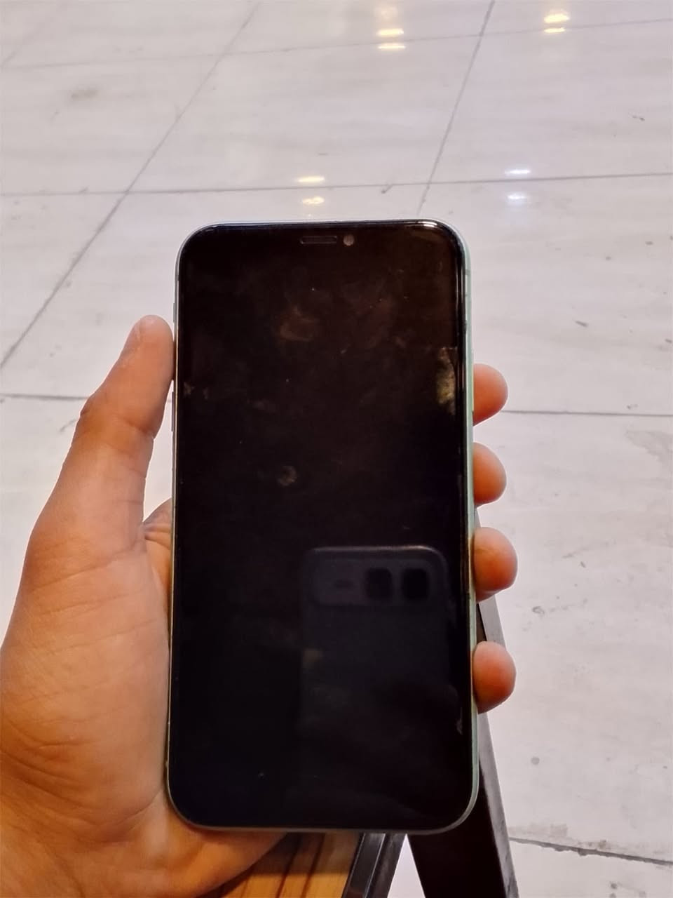 ايفون١١ جهاز نضيف امبدله بي بس بطاريه وكاله ال اصليه وحالت بطاريه١٠٠. جهاز نضيف كامره فول جهاز نضيف سعر٣٠٠ قفلا استفسار***********
