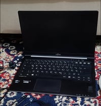 فوجيتسو ياباني • i7 الجيل الرابع • SSD ٢٥٦ جيجابايت