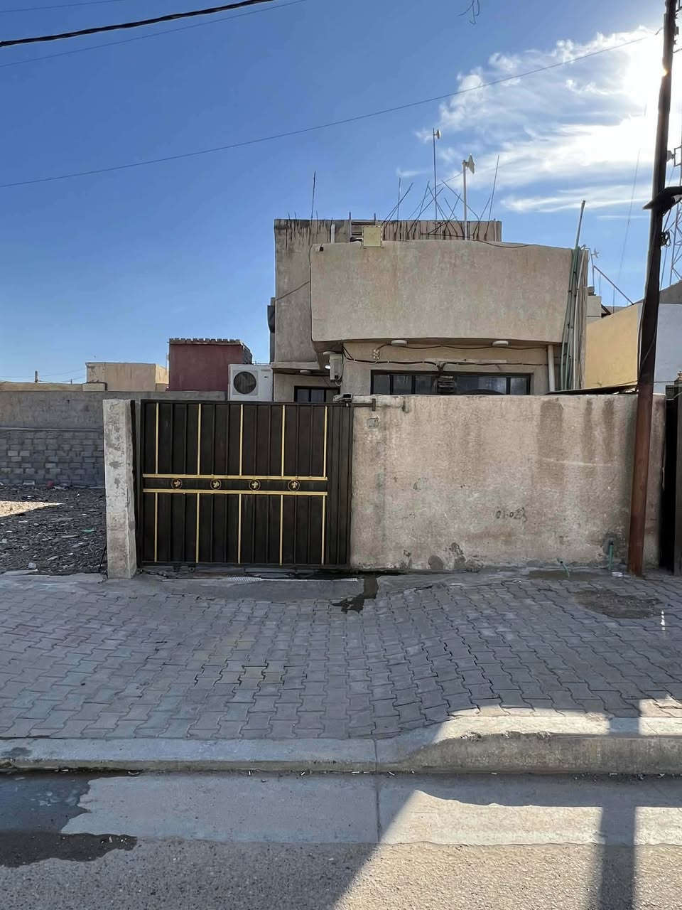 دار للبيع مساحه 120 متر  حي بدر يحتوي على استقبال  مطبخ غرفه صحيات طرمه
الطابق الثاني غرفتين +سطح

الاستفسار  على الرقم 

***********
