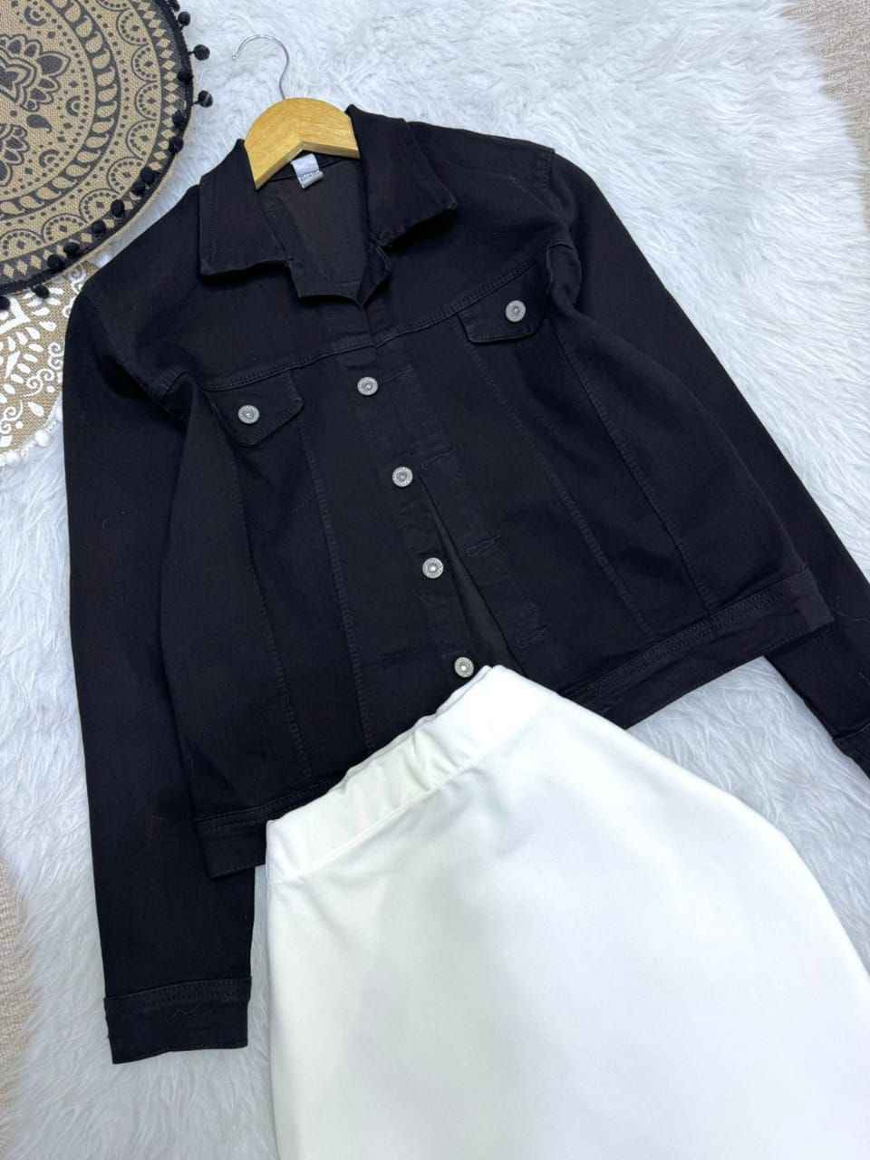 سترة مع تنورة 
خامة جينز & سكوبة
38-40-42-44-46 البصرة, العراق


**إذا كنت صاحب هذا الإعلان وتريد حذفه لأي سبب، رجاءا أرسل رسالة إلى الدعم الفني**