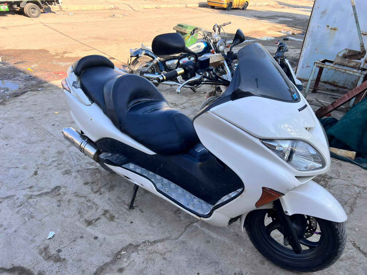 سلام عليكم فورزه 8/0 لبيع فقط الكفرات مكسوره مثل الي بصوره مكينته مكفوله صولي لسعره تصل عل لرقم ***********
