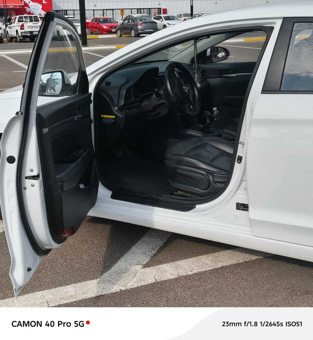 السلام عليكم
النترا افانتي للبيع محرك 1600
سيارة مكفولة من الضربة و الصبغ سيارة جديدة بمعنى الكلمة 
داخل جلد بلادي 
التحكم جهتين ستيرن 
اشارة بالمري 
حساسات خلفية 
تخم تاير جديد
باتري جديد
سيارة مابيها اي نقص و احلى من الصور 
السعر 140 وبي مجال حق الجية 
العنوان / بغداد البياع 
‏‪***********‬‏  واتساب
